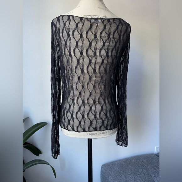 Black lace design long sleeve top - Picture 4 of 7